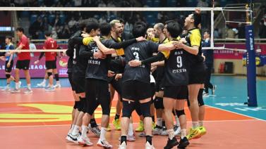 這位效力於 這位效力於